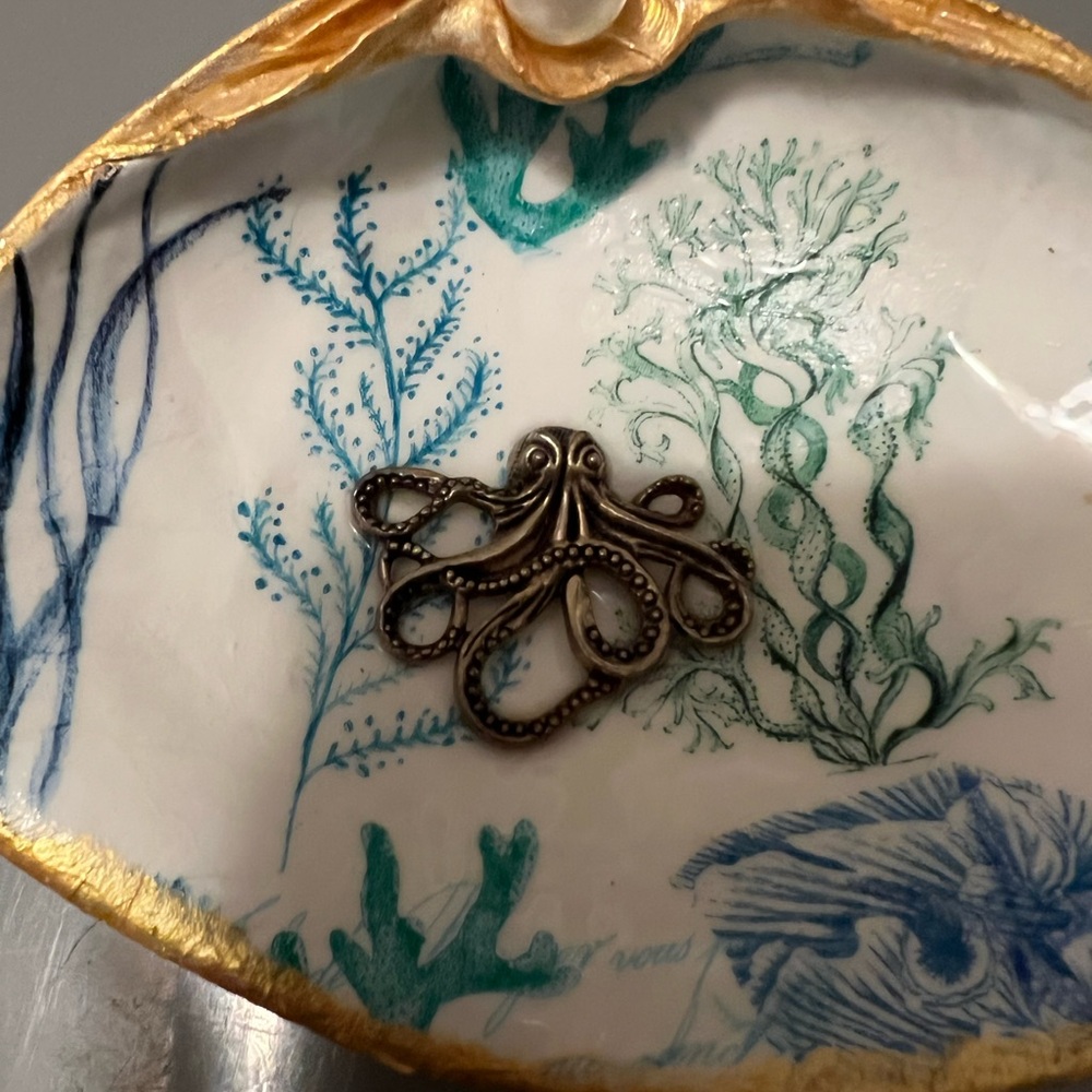 Decorated clam shell - Picture 3 of 6